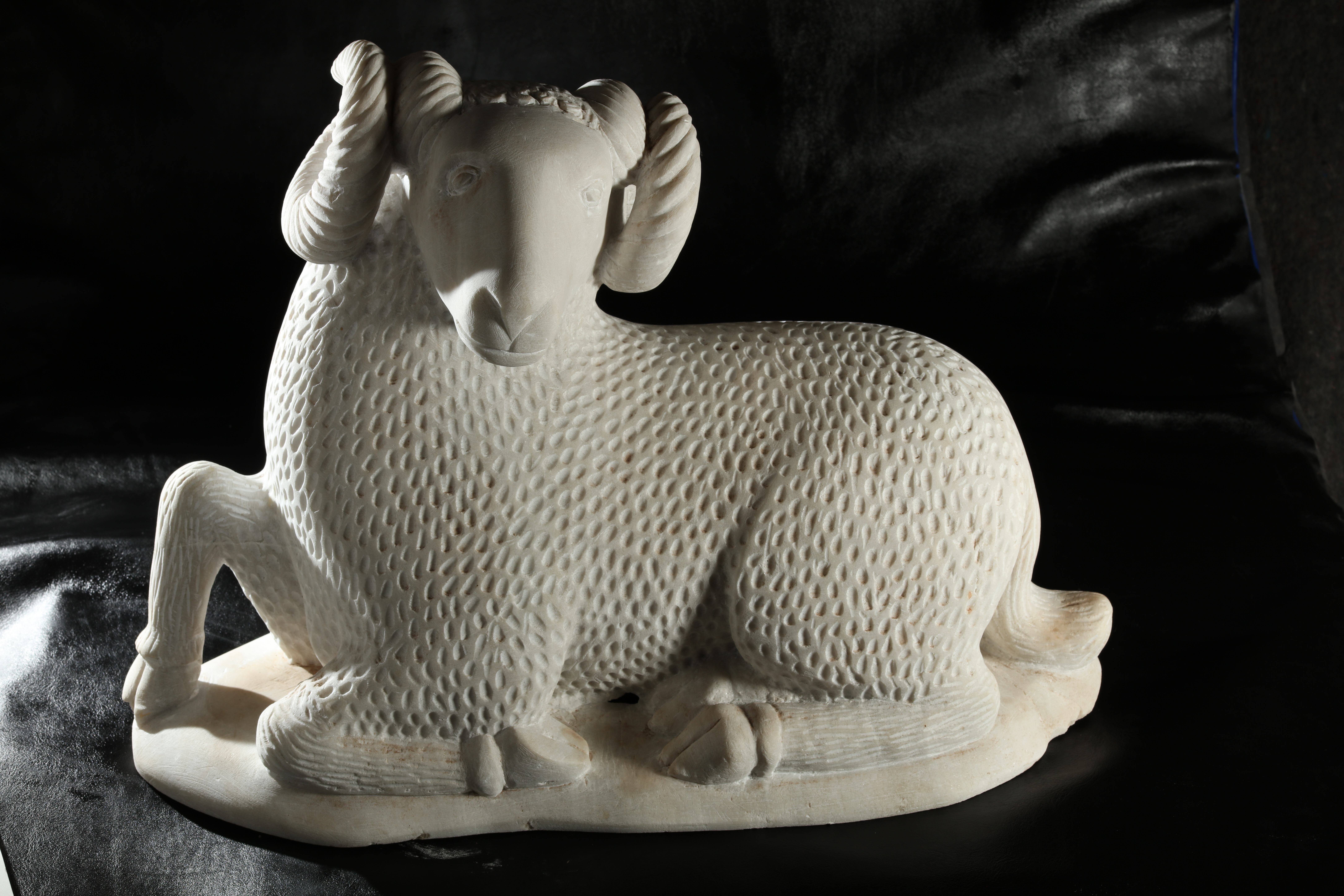 Escultura Wakra - Cabra en piedra